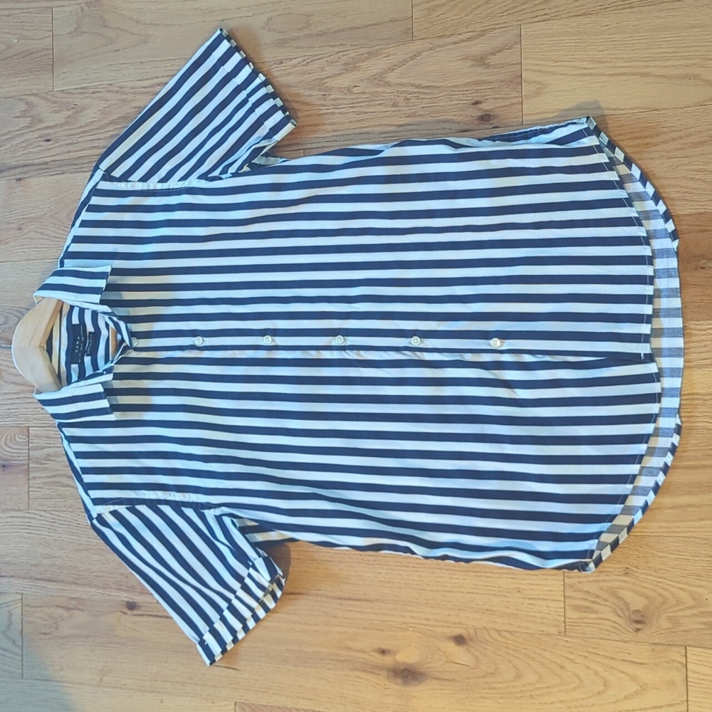 Zara. Vertical Stripped Button-down. Super Slim Fit. Size Large.